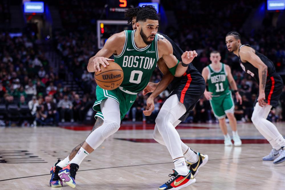 篮球——NBA常规赛：勇士胜雄鹿.